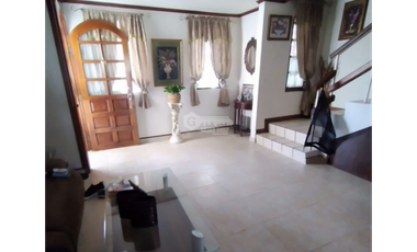 CONDADO DEL REY / 232M / 4 HABITACION / 5 BAÑOS / 2 NIVELES / TERRAZA