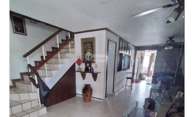 CONDADO DEL REY / 232M / 4 HABITACION / 5 BAÑOS / 2 NIVELES / TERRAZA