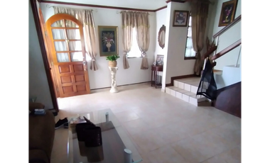 CONDADO DEL REY / 232M / 4 HABITACION / 5 BAÑOS / 2 NIVELES / TERRAZA