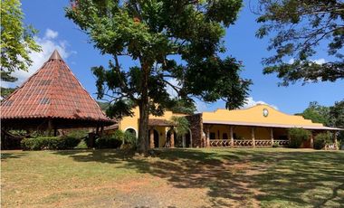 FINCA / UTIVE / 469 HECT. / CASA CON 6 HABITACIONES / FRENTE A LAGO