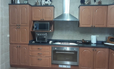 FINCA / UTIVE / 469 HECT. / CASA CON 6 HABITACIONES / FRENTE A LAGO