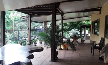 FINCA / UTIVE / 469 HECT. / CASA CON 6 HABITACIONES / FRENTE A LAGO