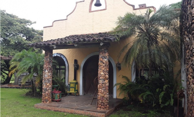 FINCA / UTIVE / 469 HECT. / CASA CON 6 HABITACIONES / FRENTE A LAGO