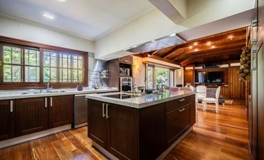 Quinta 6 ambientes en venta en Escobar con pileta