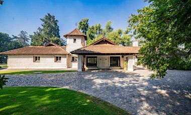 Quinta 6 ambientes en venta en Escobar con pileta