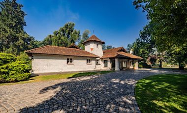 Quinta 6 ambientes en venta en Escobar con pileta