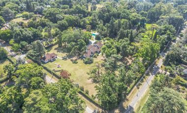 Quinta 6 ambientes en venta en Escobar con pileta