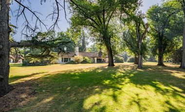 Quinta 6 ambientes en venta en Escobar con pileta