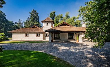 Quinta 6 ambientes en venta en Escobar con pileta