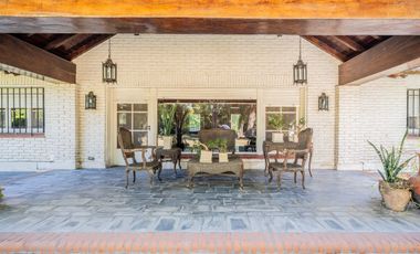 Quinta 6 ambientes en venta en Escobar con pileta