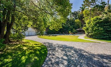 Quinta 6 ambientes en venta en Escobar con pileta