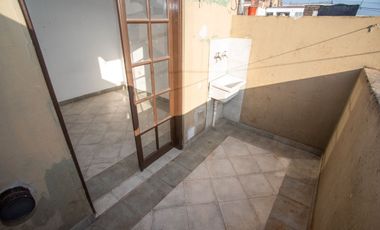 Departamento de 1 dormitorio en planta alta.