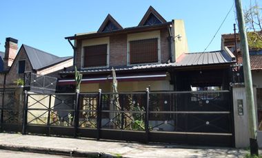 CASA 6 AMBIENTES EN VENTA MONTE GRANDE