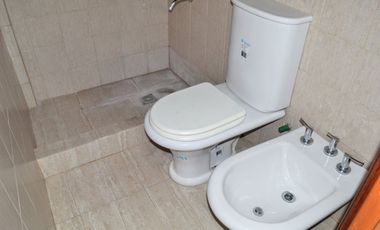 CASA 6 AMBIENTES EN VENTA MONTE GRANDE