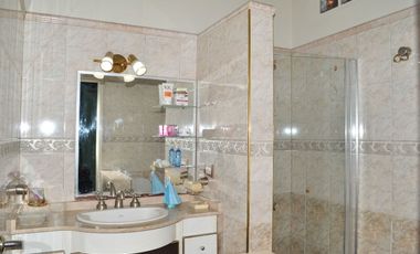 CASA 6 AMBIENTES EN VENTA MONTE GRANDE