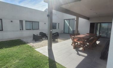 Casa 4 amb pileta venta Pueblos del Plata Hudson