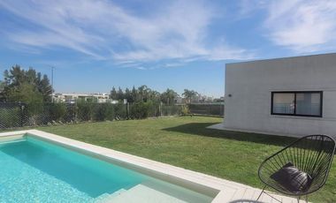 Casa 4 amb pileta venta Pueblos del Plata Hudson