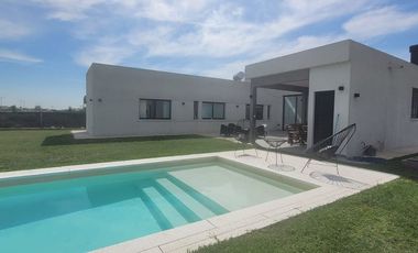 Casa 4 amb pileta venta Pueblos del Plata Hudson