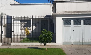 VENTA CASA 3AMBIENTES DON BOSCO COCHERA TERRAZA