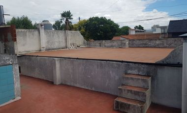 VENTA CASA 3AMBIENTES DON BOSCO COCHERA TERRAZA