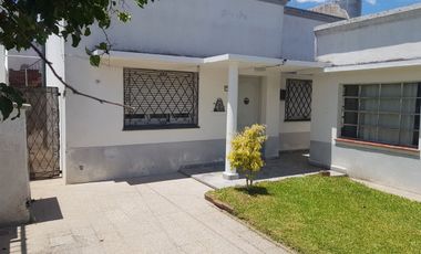 VENTA CASA 3AMBIENTES DON BOSCO COCHERA TERRAZA