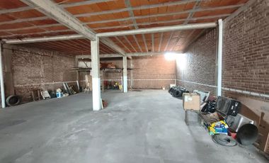 Venta de Edificio con 2 Galpones y 4 Departamentos