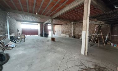 Venta de Edificio con 2 Galpones y 4 Departamentos