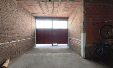 Venta de Edificio con 2 Galpones y 4 Departamentos