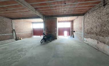Venta de Edificio con 2 Galpones y 4 Departamentos