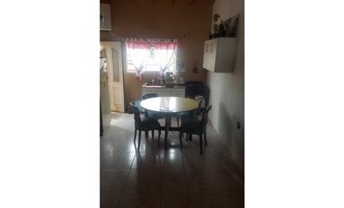 CHALET CON DOS LOCALES Y DEPARTAMENTO