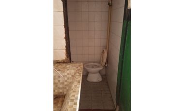 CHALET CON DOS LOCALES Y DEPARTAMENTO