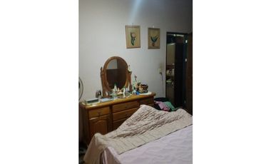 CHALET CON DOS LOCALES Y DEPARTAMENTO