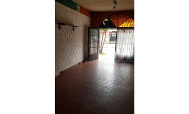 CHALET CON DOS LOCALES Y DEPARTAMENTO