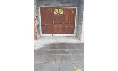 CHALET CON DOS LOCALES Y DEPARTAMENTO
