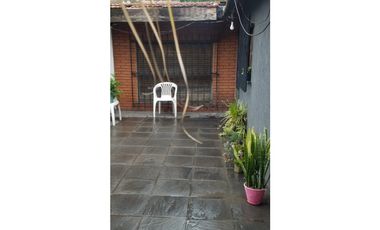 CHALET CON DOS LOCALES Y DEPARTAMENTO