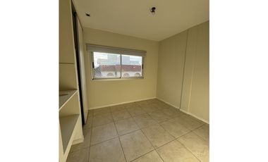 Ed. Jujuy 625 Depto de 3 Habitaciones con cochera.