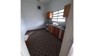 CASA AMERICANA EN ALQUILER. EXCELENTE UBICACIÓN. DISPONIBLE 01/2026