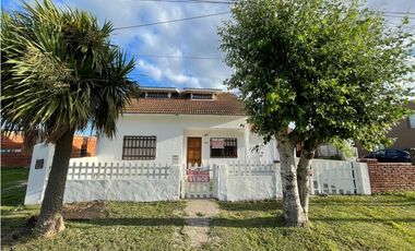 FINANCIADO Chalet mas departamento, Santa Elena