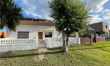 FINANCIADO Chalet mas departamento, Santa Elena