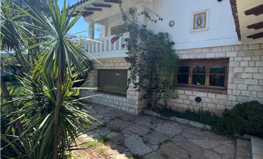 Larrea 153 - Casona De Época Con Pileta 2900m2 - Río Ceballos