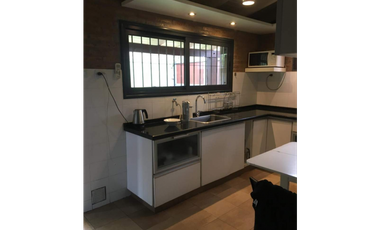 Arguello casa con pileta y gran salón de usos múltiples - Zona Norte