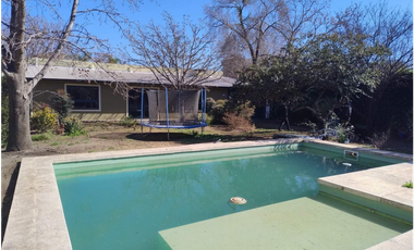 Arguello casa con pileta y gran salón de usos múltiples - Zona Norte