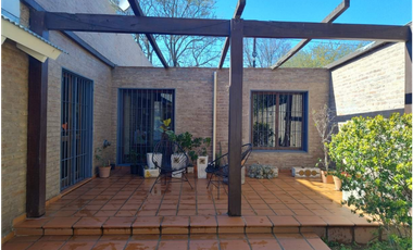 Arguello casa con pileta y gran salón de usos múltiples - Zona Norte