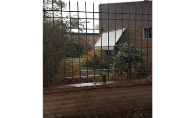 Arguello casa con pileta y gran salón de usos múltiples - Zona Norte