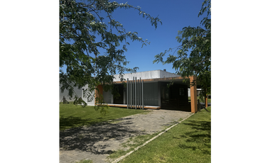 EXCELENTE CASA A LA VENTA EN EL NACIONAL