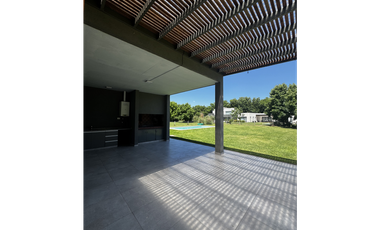EXCELENTE CASA A LA VENTA EN EL NACIONAL