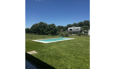 EXCELENTE CASA A LA VENTA EN EL NACIONAL