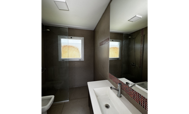 EXCELENTE CASA A LA VENTA EN EL NACIONAL