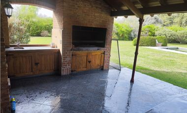 Chacras de Open Door , casa en venta permuto-financio