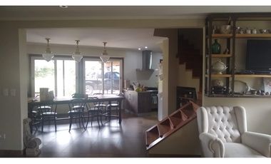 Chacras de Open Door casa en venta lote 3200 m2